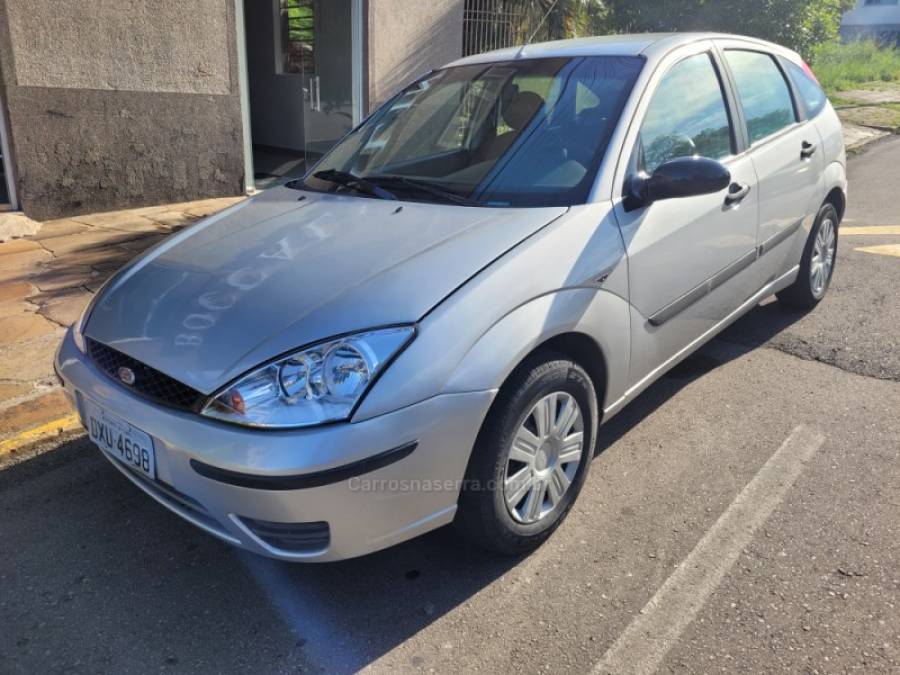 FORD - FOCUS - 2007/2008 - Prata - R$ 24.000,00