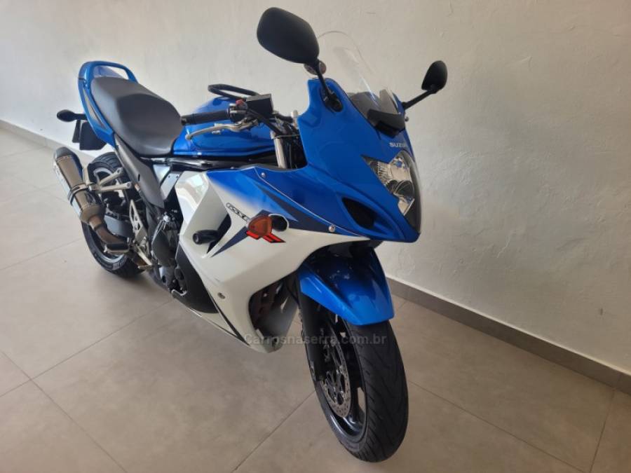 SUZUKI - GSX - 2015/2016 - Azul - R$ 35.000,00