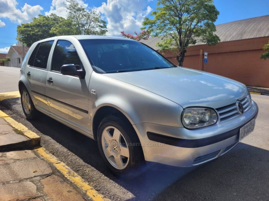 VOLKSWAGEN - GOLF - 2003/2003 - Prata - R$ 30.000,00