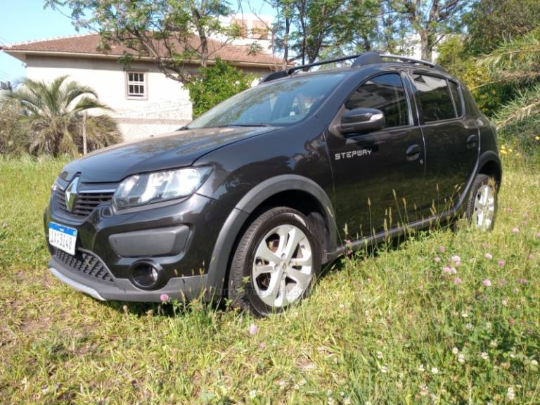 RENAULT - SANDERO - 2015/2016 - Preta - R$ 47.500,00