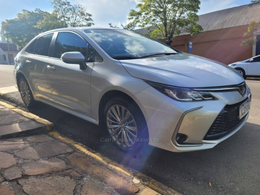 TOYOTA - COROLLA - 2023/2024 - Prata - R$ 137.000,00