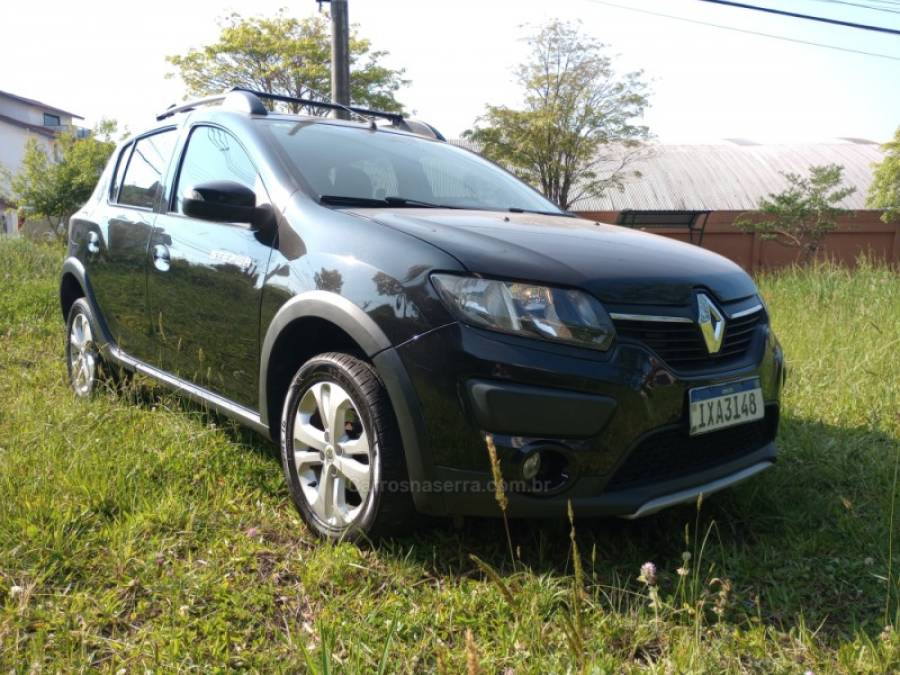 RENAULT - SANDERO - 2015/2016 - Preta - R$ 47.500,00