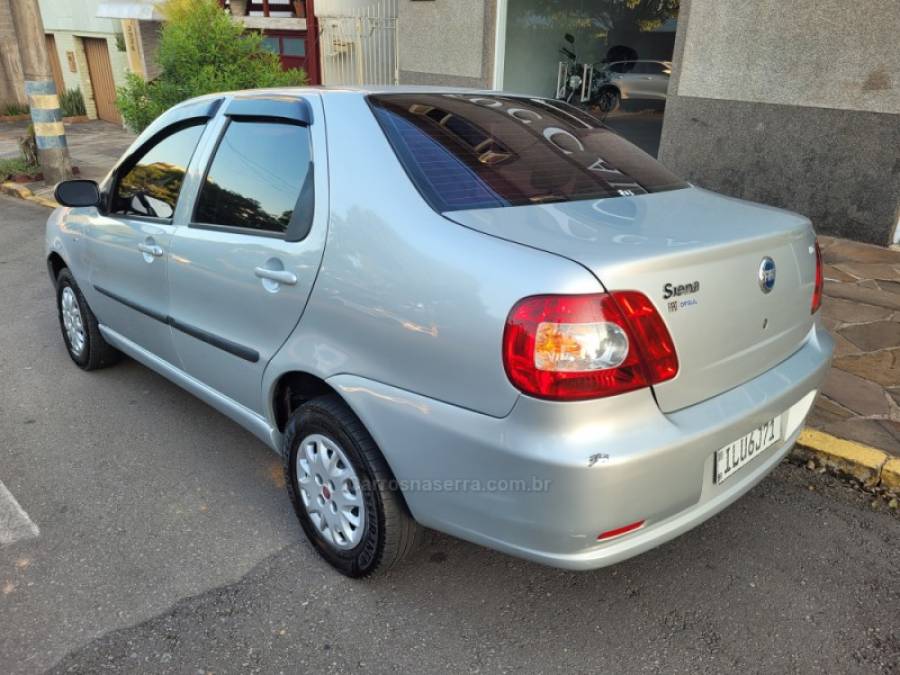 FIAT - SIENA - 2004/2005 - Prata - R$ 25.000,00