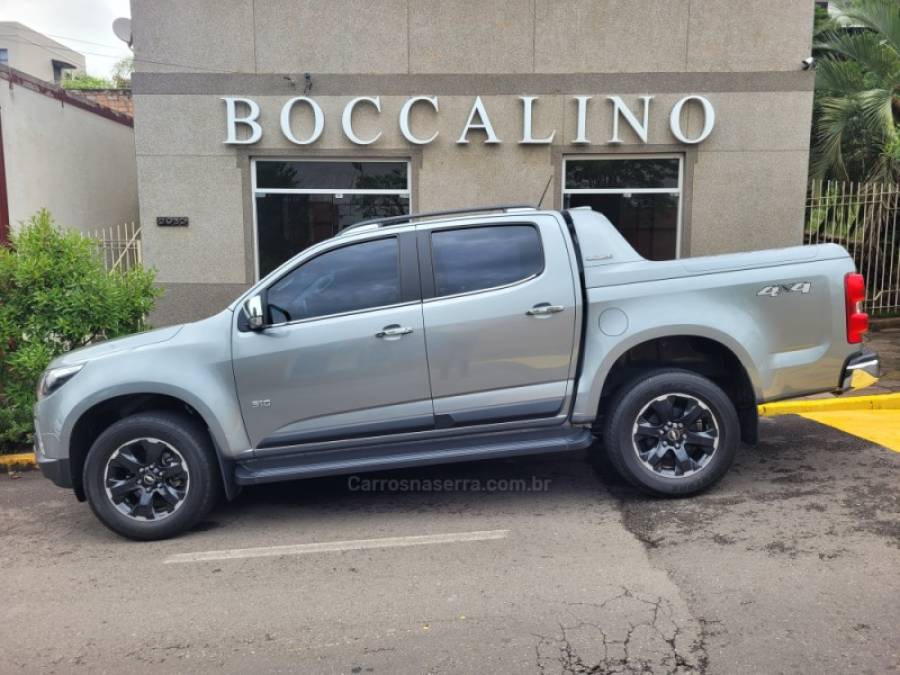 CHEVROLET - S10 - 2023/2024 - Prata - R$ 233.000,00