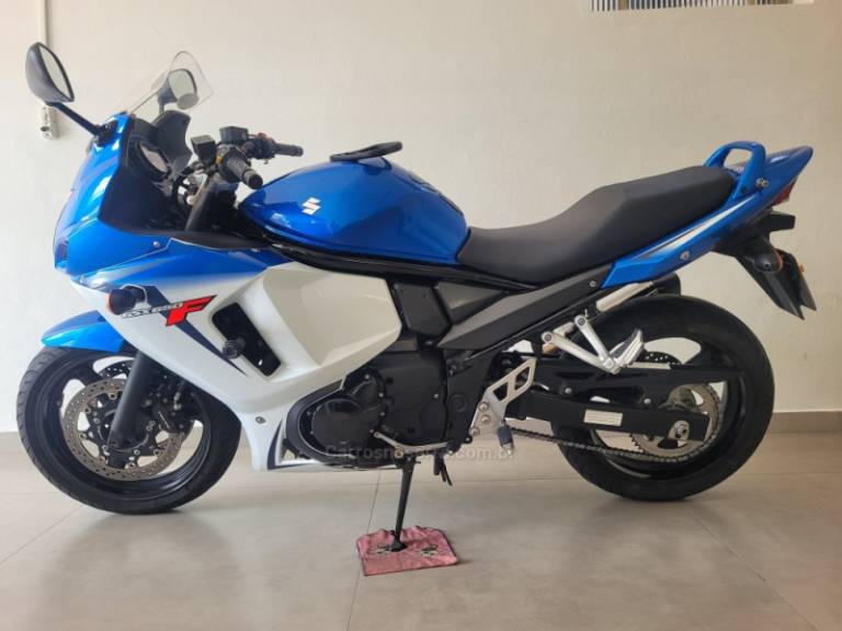 SUZUKI - GSX - 2015/2016 - Azul - R$ 35.000,00