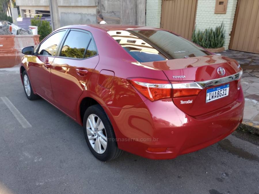 TOYOTA - COROLLA - 2014/2015 - Vermelha - R$ 77.000,00