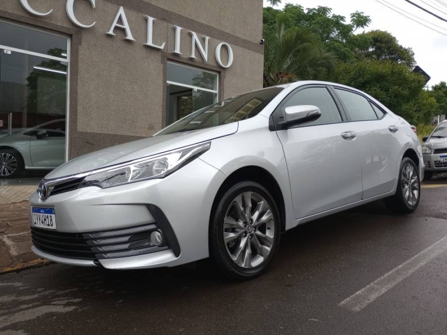 TOYOTA - COROLLA - 2018/2019 - Prata - R$ 105.000,00