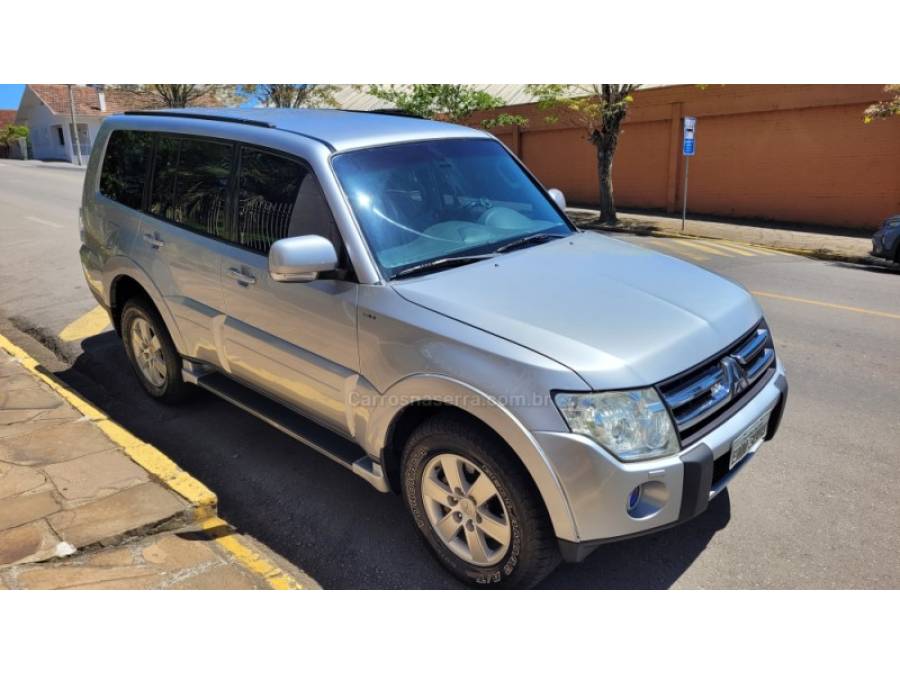 MITSUBISHI - PAJERO FULL - 2007/2008 - Prata - R$ 77.000,00