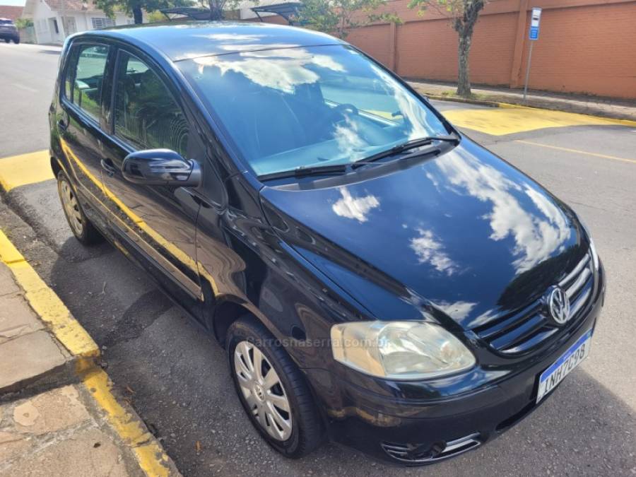 VOLKSWAGEN - FOX - 2006/2007 - Preta - R$ 19.000,00