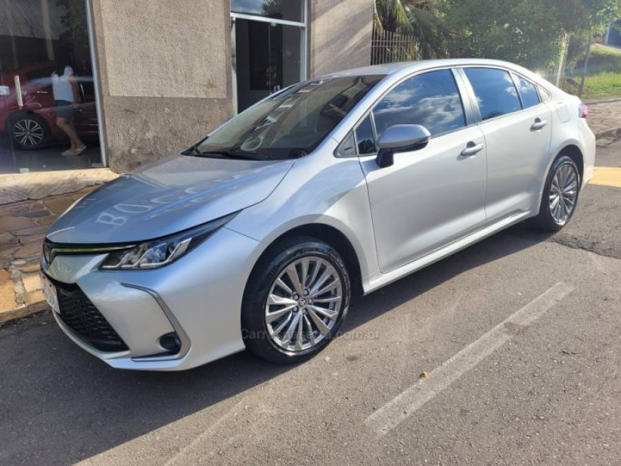 TOYOTA - COROLLA - 2023/2024 - Prata - R$ 137.000,00
