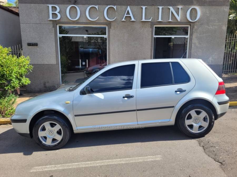 VOLKSWAGEN - GOLF - 2003/2003 - Prata - R$ 30.000,00
