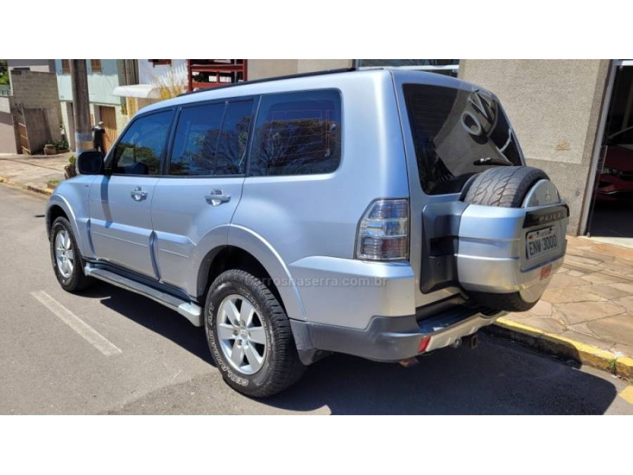 MITSUBISHI - PAJERO FULL - 2007/2008 - Prata - R$ 77.000,00