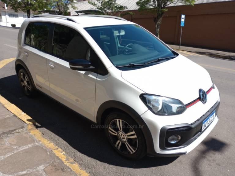 VOLKSWAGEN - UP - 2019/2020 - Branca - R$ 66.000,00