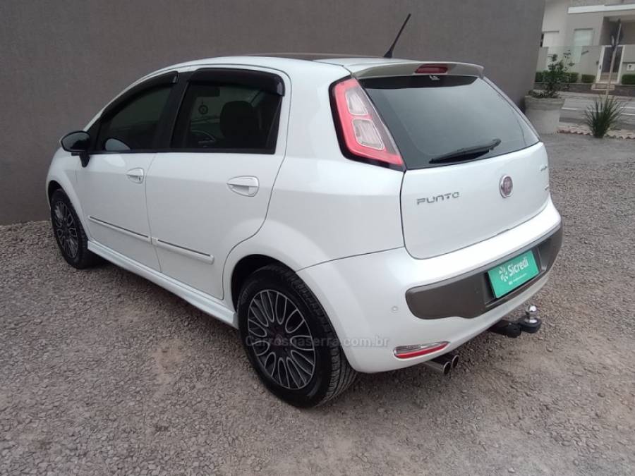 FIAT - PUNTO - 2012/2013 - Branca - R$ 42.000,00