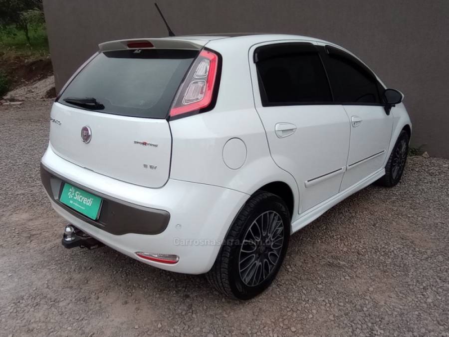 FIAT - PUNTO - 2012/2013 - Branca - R$ 42.000,00