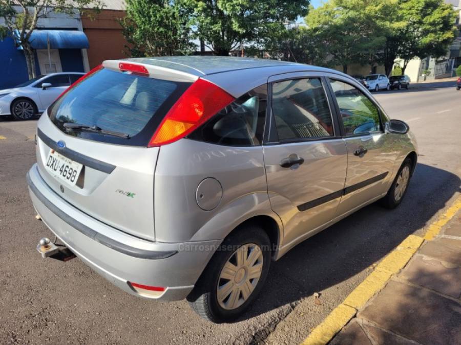 FORD - FOCUS - 2007/2008 - Prata - R$ 24.000,00