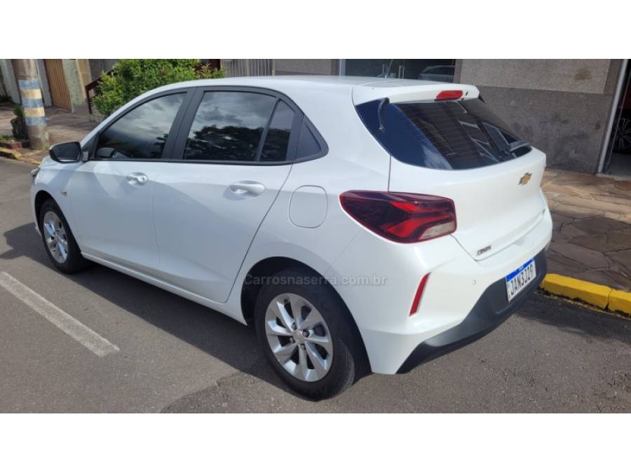 CHEVROLET - ONIX - 2021/2021 - Branca - R$ 71.900,00