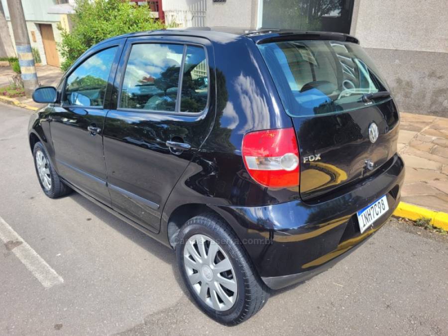 VOLKSWAGEN - FOX - 2006/2007 - Preta - R$ 19.000,00