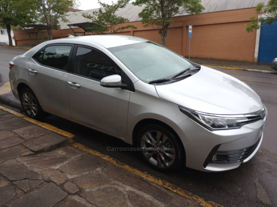 TOYOTA - COROLLA - 2018/2019 - Prata - R$ 105.000,00