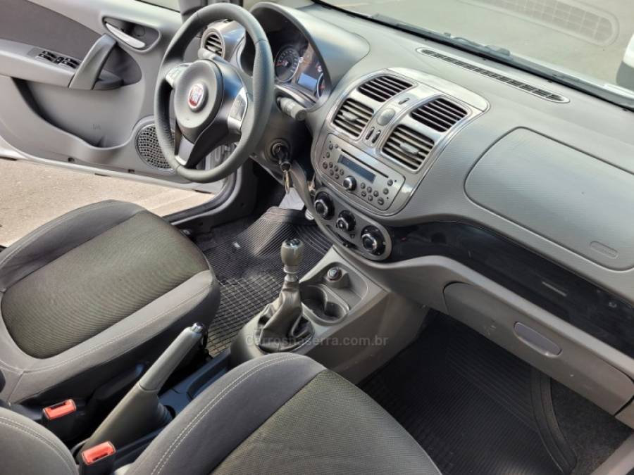 FIAT - GRAND SIENA - 2014/2015 - Prata - R$ 45.000,00