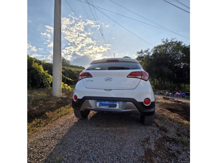 HYUNDAI - HB20X - 2016/2017 - Branca - R$ 64.000,00