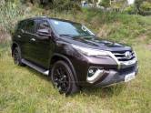 TOYOTA - HILUX SW4 - 2018/2019 - Marrom - R$ 270.000,00