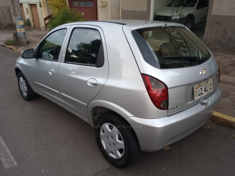 CHEVROLET - CELTA - 2012/2013 - Prata - R$ 33.000,00