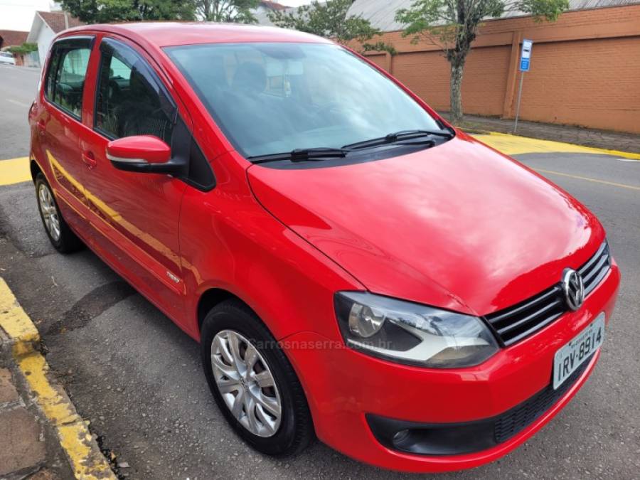 VOLKSWAGEN - FOX - 2011/2012 - Vermelha - R$ 35.900,00