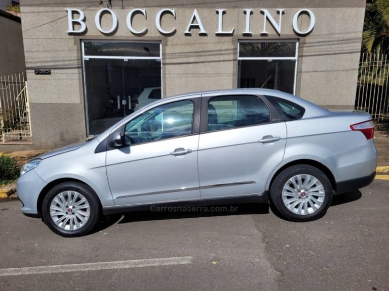 FIAT - GRAND SIENA - 2014/2015 - Prata - R$ 45.000,00