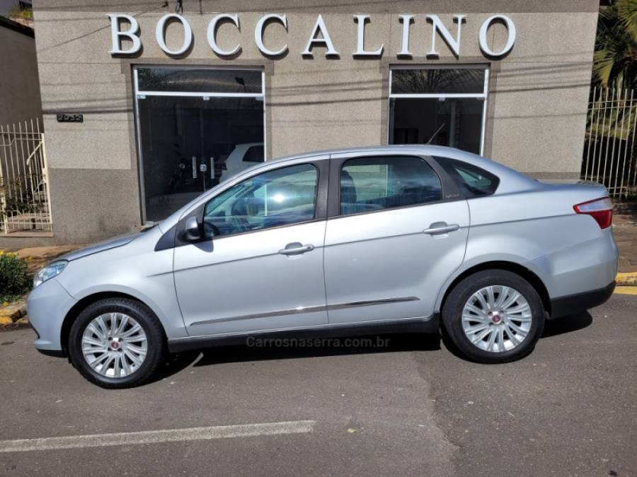 FIAT - GRAND SIENA - 2014/2015 - Prata - R$ 45.000,00