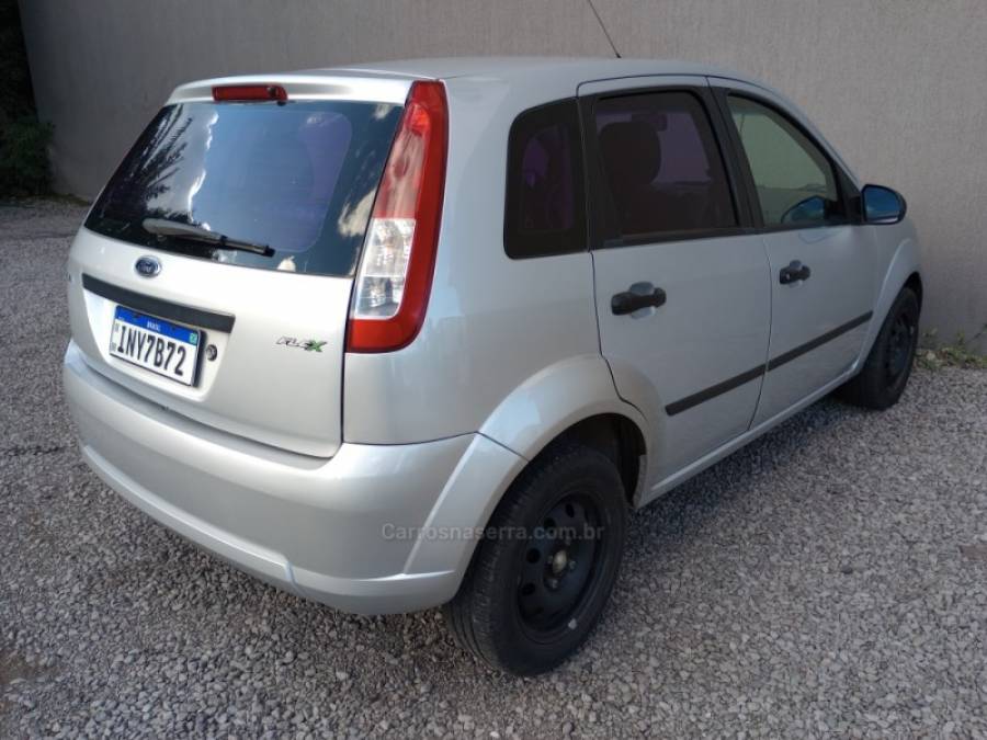 FORD - FIESTA - 2007/2008 - Prata - R$ 19.500,00