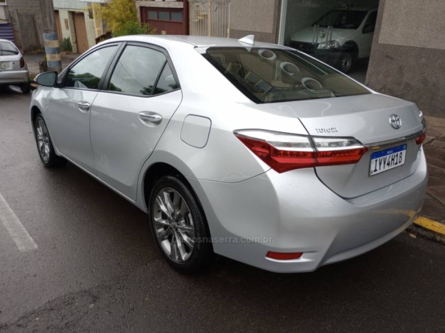 TOYOTA - COROLLA - 2018/2019 - Prata - R$ 105.000,00