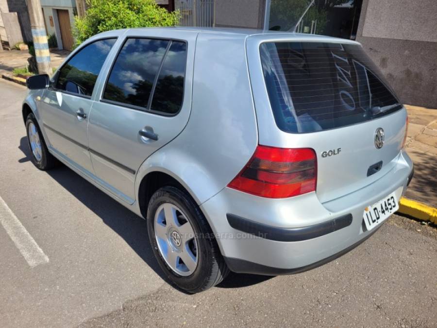 VOLKSWAGEN - GOLF - 2003/2003 - Prata - R$ 30.000,00