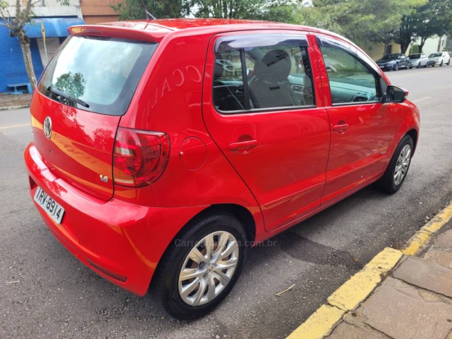 VOLKSWAGEN - FOX - 2011/2012 - Vermelha - R$ 35.900,00