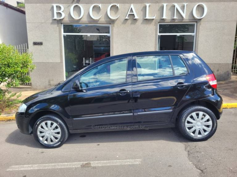 VOLKSWAGEN - FOX - 2006/2007 - Preta - R$ 19.000,00
