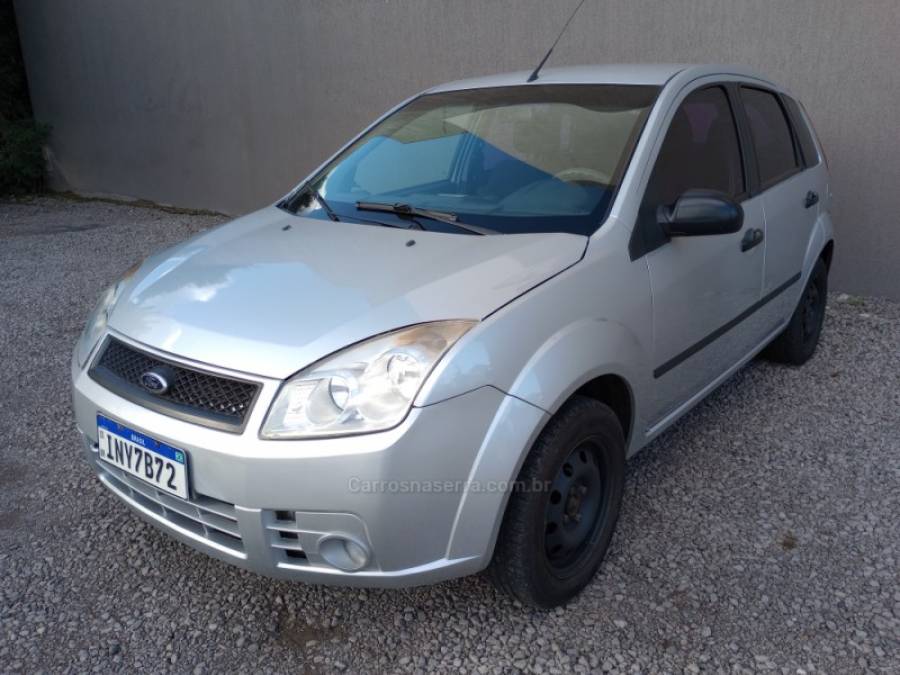 FORD - FIESTA - 2007/2008 - Prata - R$ 19.500,00