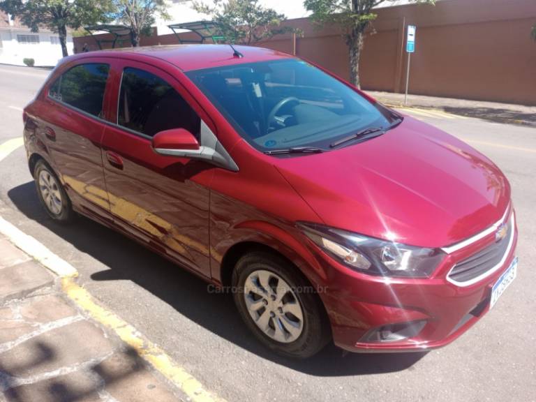 CHEVROLET - ONIX - 2018/2018 - Vermelha - R$ 55.000,00