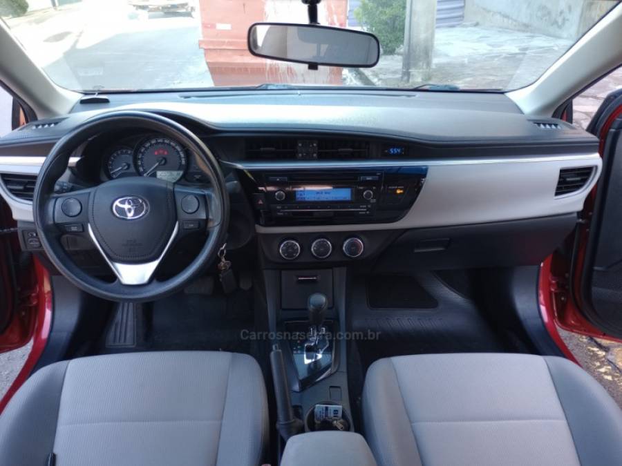 TOYOTA - COROLLA - 2014/2015 - Vermelha - R$ 77.000,00