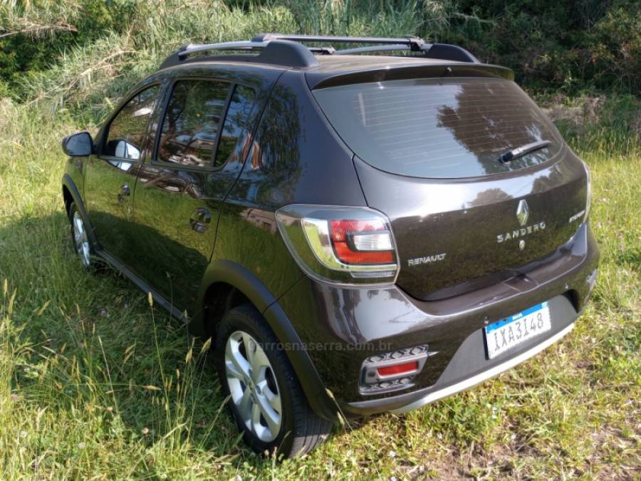 RENAULT - SANDERO - 2015/2016 - Preta - R$ 47.500,00